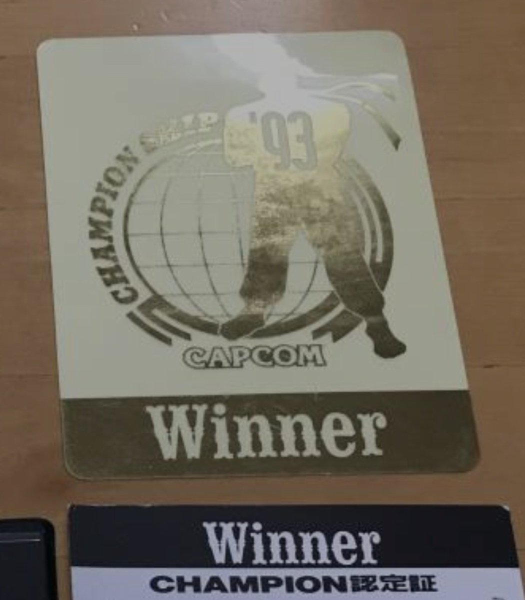 ElementoXBr's tweet photo. @kobunheat They stuck the sticker that came in the passport in a regular box.  You can see the outline of the sticker.  As for the cartridge, as Mr. Nakano denied, I believe it to be another golden one like a Bomberman with a SFIIT label. https://t.co/VbEPWoZVh9