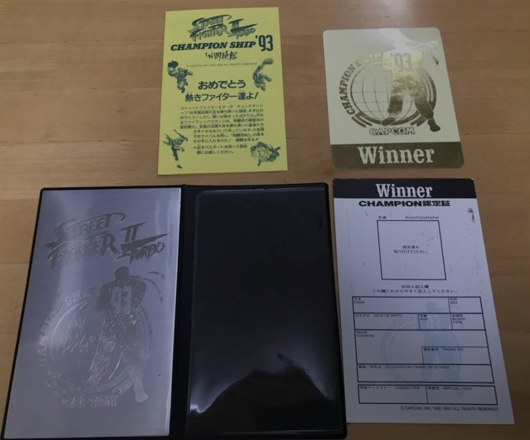 ElementoXBr's tweet photo. @kobunheat They stuck the sticker that came in the passport in a regular box.  You can see the outline of the sticker.  As for the cartridge, as Mr. Nakano denied, I believe it to be another golden one like a Bomberman with a SFIIT label. https://t.co/VbEPWoZVh9
