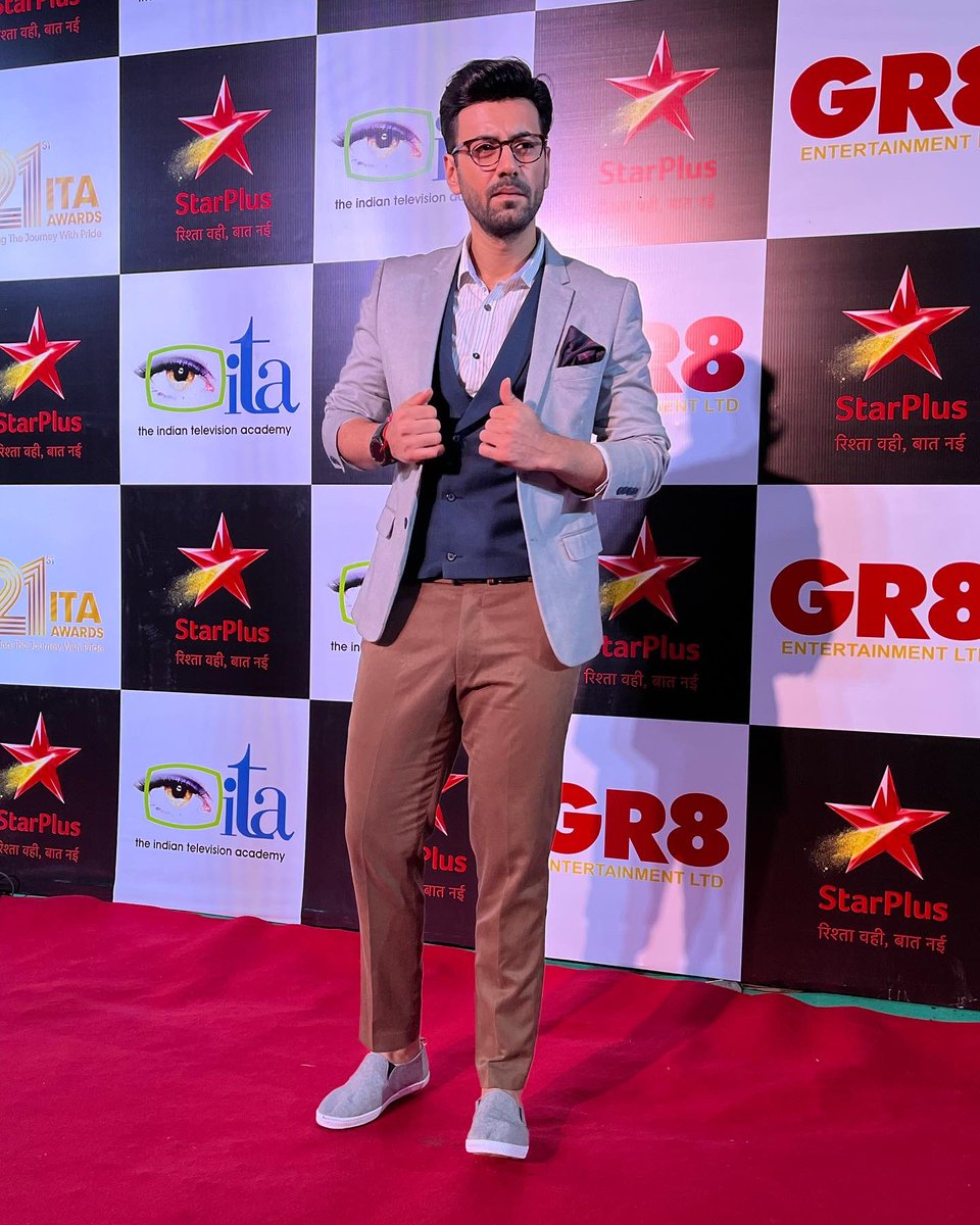 karanvirsharma9's tweet photo. NEVER SETTLE !! 
.
.
.
.
.
.
@TheITA_Official @StarPlus 
@anuranjan1010 
#awards #awardsnight #ita #itaawards #itaawards2022 #starplus #disneyplushotstar https://t.co/935L4fbaxP
