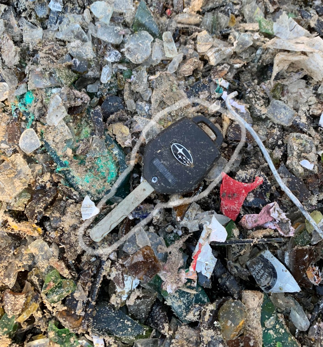 StratMaterials's tweet photo. π¨The latest #ContaminationCrime scene involves a car key found in our glass pile. Unfortunately, it is end of life for this item. π
#SingleStream #Recycling #glassrecycling #RecycleRight #MRF https://t.co/VTrqMxEVzD