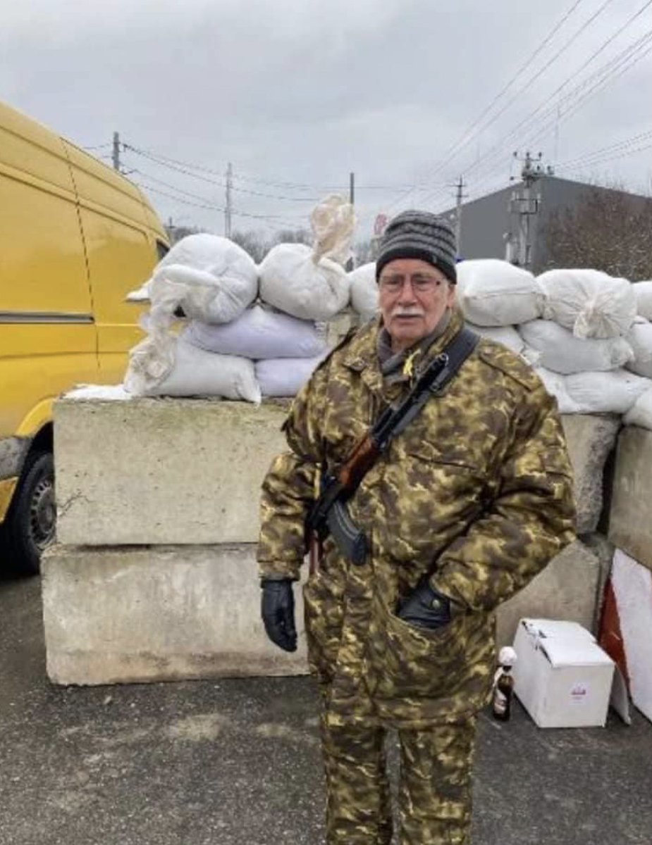 This is Giorgi Dzhangirian, former President of the Ukrainian Rugby Union, 83 years old, defending his country. 🇺🇦 🏉 #Respect #RugbyEurope
Photo: Sokil Rugby Club Lviv