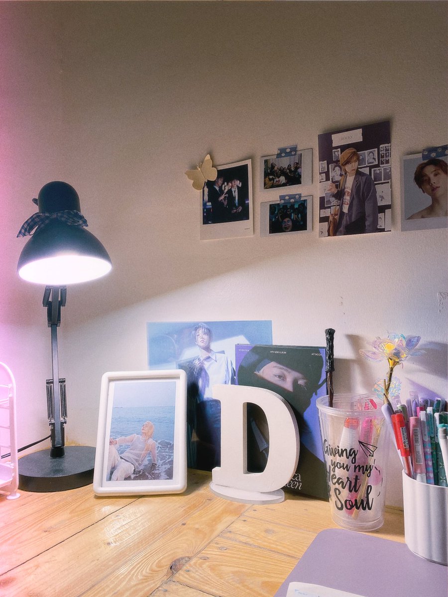 dzuspace's tweet photo. i love this corner of my desk ✨
#desksetup #studytwt #studyinspo #studytwtph #studycorner https://t.co/1m0j2JsB35