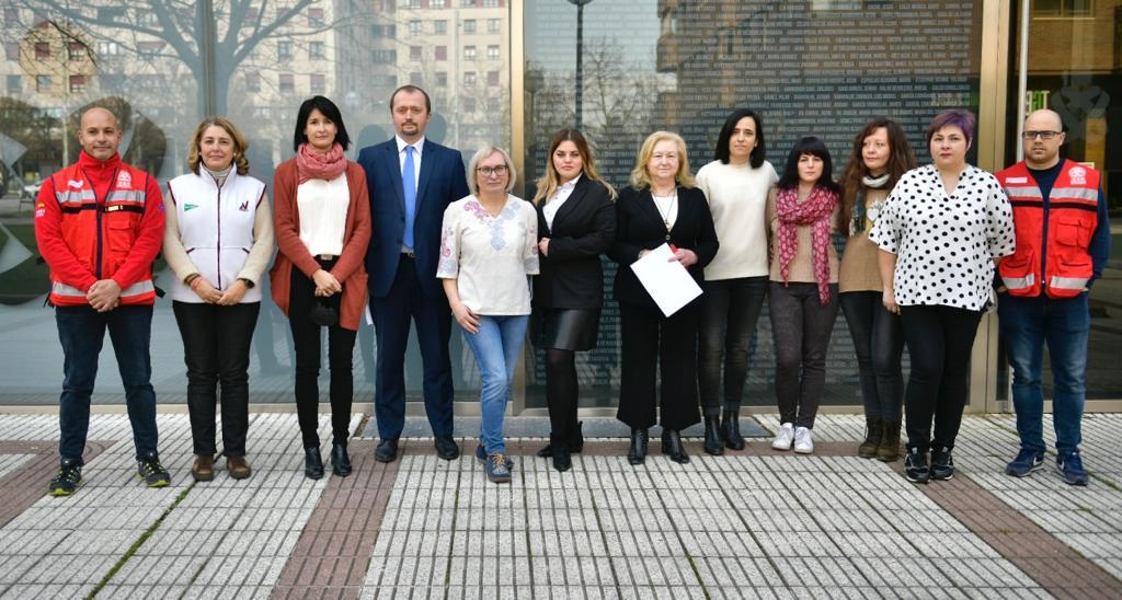 Coenav's tweet photo. Canalizar donaciones de material sanitario, productos de higiene, alimentos y aportaciones económicas para #Ucrania, objetivos del @SosClusterUcr
➡️Recogida en los 52 cuarteles de la @guardiacivil de #Navarra y en mercados municipales @Pamplona_ayto 
👉https://t.co/unV8kSdRFn https://t.co/qXlChtrDgg