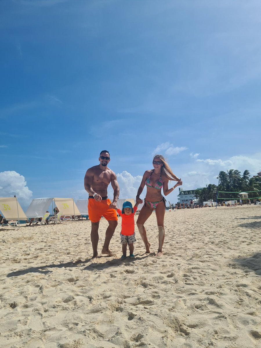 rochecabu's tweet photo. @1998mLeidy Querida felices! Mandándole muchos saludos a los que quieren que la vida de los de más sea tan miserable como la de ellos https://t.co/aC0Uwrxavq