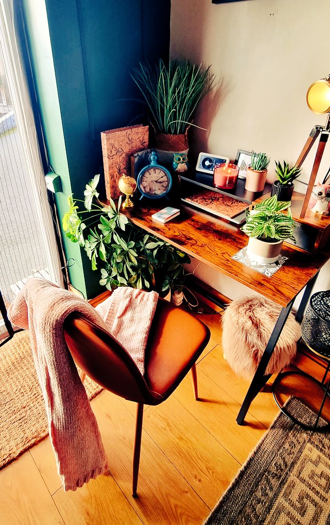 JENNYMHEXP's tweet photo. Finally got round to building my desk today..
So my work station was next to my patio doors with the sun shining in.
Alot better than being in my dark office..
Had a lovely work day today.
#happydays #WorkFromHome #enjoyedthat https://t.co/ZYfNQCjaNc