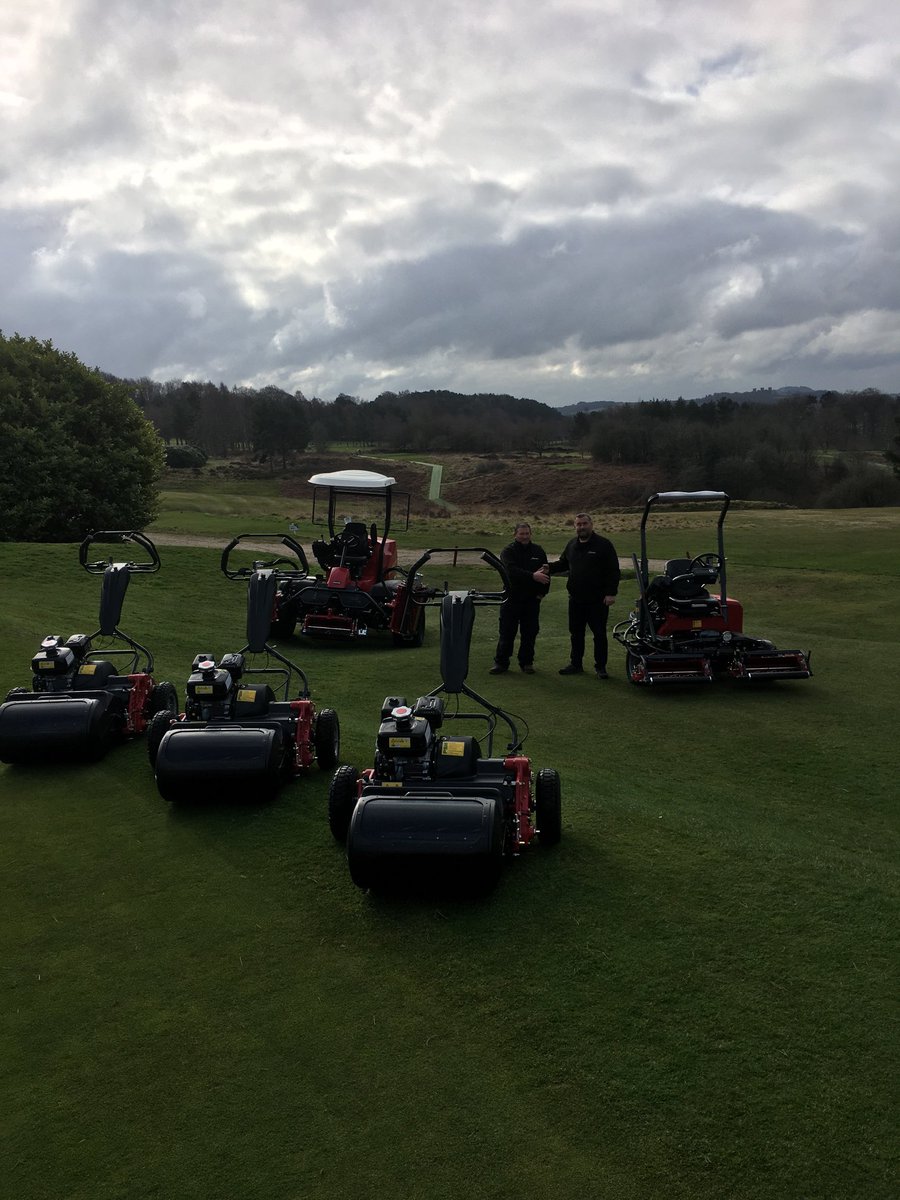 Delivery and install today of 3 ⁦@baronessuk⁩ LM56’s pedestrian mowers, a LM315 greens mower and a LM551 fairway mower through our dealer ⁦@psmlawnmowers⁩ to ⁦⁦@MatlockGolfClub⁩. Investing in the sharpest cut. Nice view on the hills.
#lessstresswithbaroness