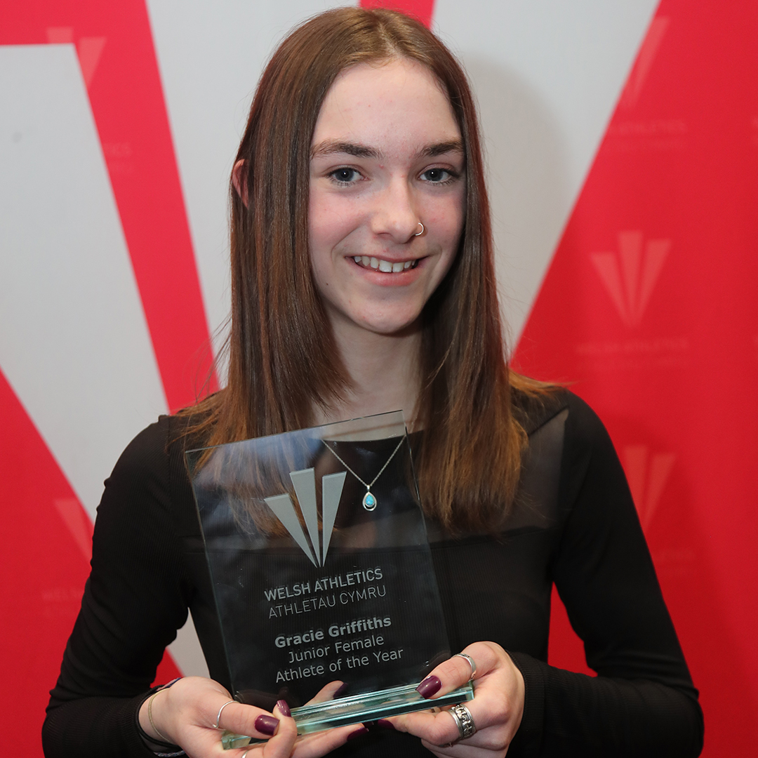 WelshAthletics's tweet photo. Huge congratulations to these decorated athletes!

🏆 Junior Female Athlete of the Year - Gracie Griffiths
🏆 Senior Male Athlete of the Year - @jakeheyward7
🏆 Senior Female Athlete of the Year - @BreenOlivia  
🏆 Performance of the Year - @AledDavies2012 

#AwardWinners #OwnIt https://t.co/rrV7u4oRaB
