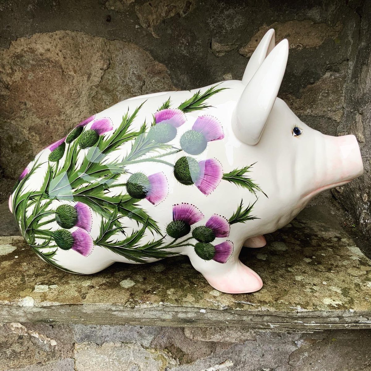 Today’s Monday Masterpiece is one of our latest commissions, the Thistle Large Piggy Bank- what a handsome chap!🏴󠁧󠁢󠁳󠁣󠁴󠁿💚💜