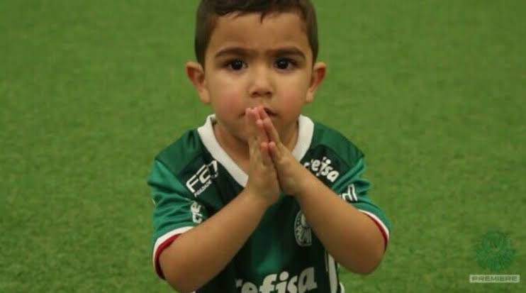 mmurilodias's tweet photo. Você piscou, o tempo passou e o Duduzinho saiu de um bebê fofo para jogador de futsal do Palmeiras! https://t.co/QxRUtGZsk9
