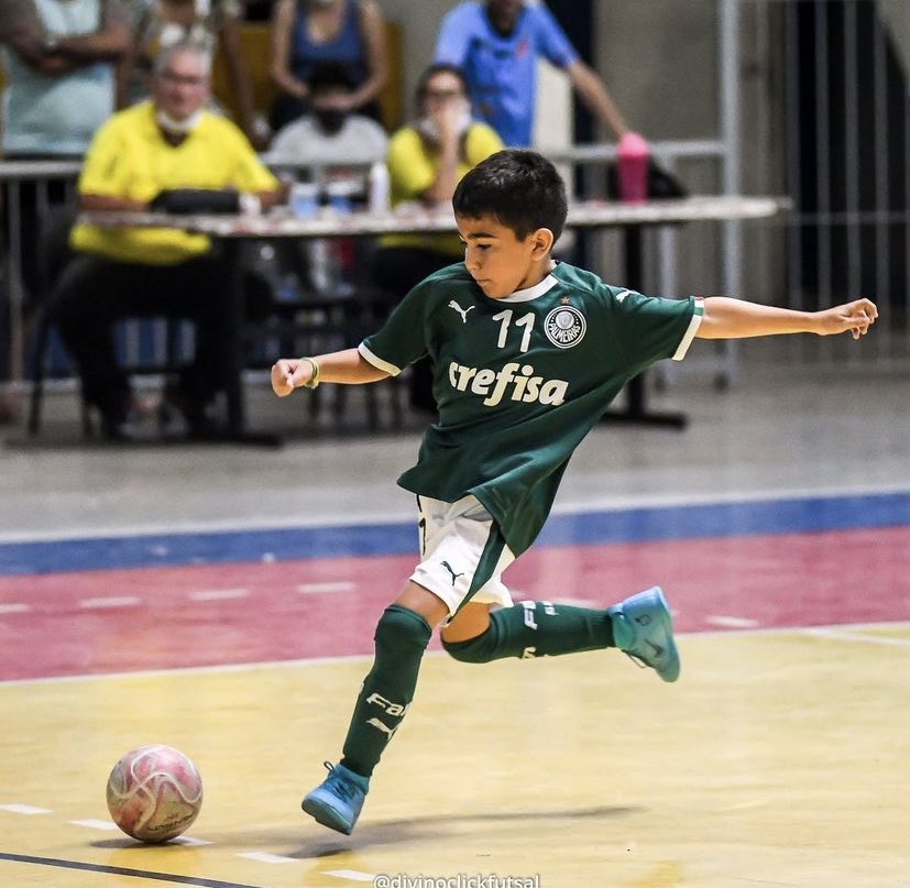 mmurilodias's tweet photo. Você piscou, o tempo passou e o Duduzinho saiu de um bebê fofo para jogador de futsal do Palmeiras! https://t.co/QxRUtGZsk9
