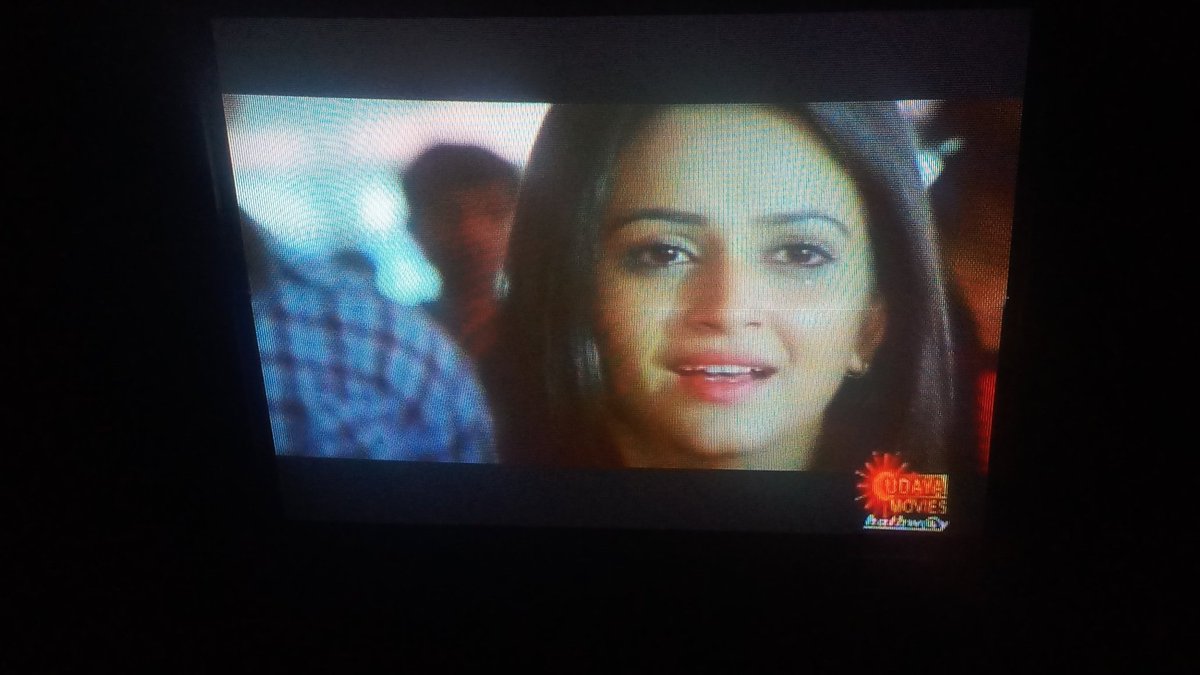 Liteshnayaka's tweet photo. @kriti_official No Matter How Many Times I See This Movie, I Always Fall For Madhu's Innocence.!❤😍
#Chiru #MostFav #Fan_4_Ever https://t.co/uMkE33FmOj
