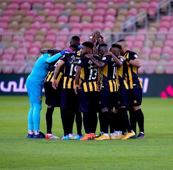 رسالة لإدارة ولاعبين #الاتحاد ولمدرجه العظيم:

الفوز أو التعادل غداً لا يعني حسم اللقب "مطلقاً"، والخسارة لا يعني خسارة اللقب أو الانهيار والعودة إلى نقطة الصفر.

الحكمة والهدوء مطلب أياً كانت النتيجة، ما بنيناه خلال شهور طويلة يجب أن لا نخسره في مباراة فقط.

نثق بكم للأبد

💛💛