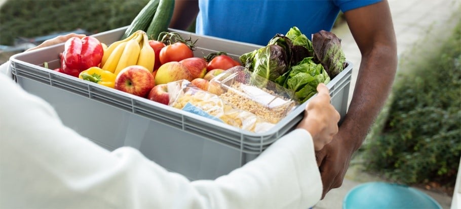 RhodeIslandDEM's tweet photo. ⚠️ ATTN RI seniors! You can now sign up for the first round of the NEW produce box delivery program of the Senior Farmers’ Market Nutrition Program (SFMNP), held from March 1 – April 15. Sign up to receive a free food box 📦🥕🥬🍅 filled with fresh, local, #RIGrown produce! (1/2) https://t.co/r1uXIUJ81F