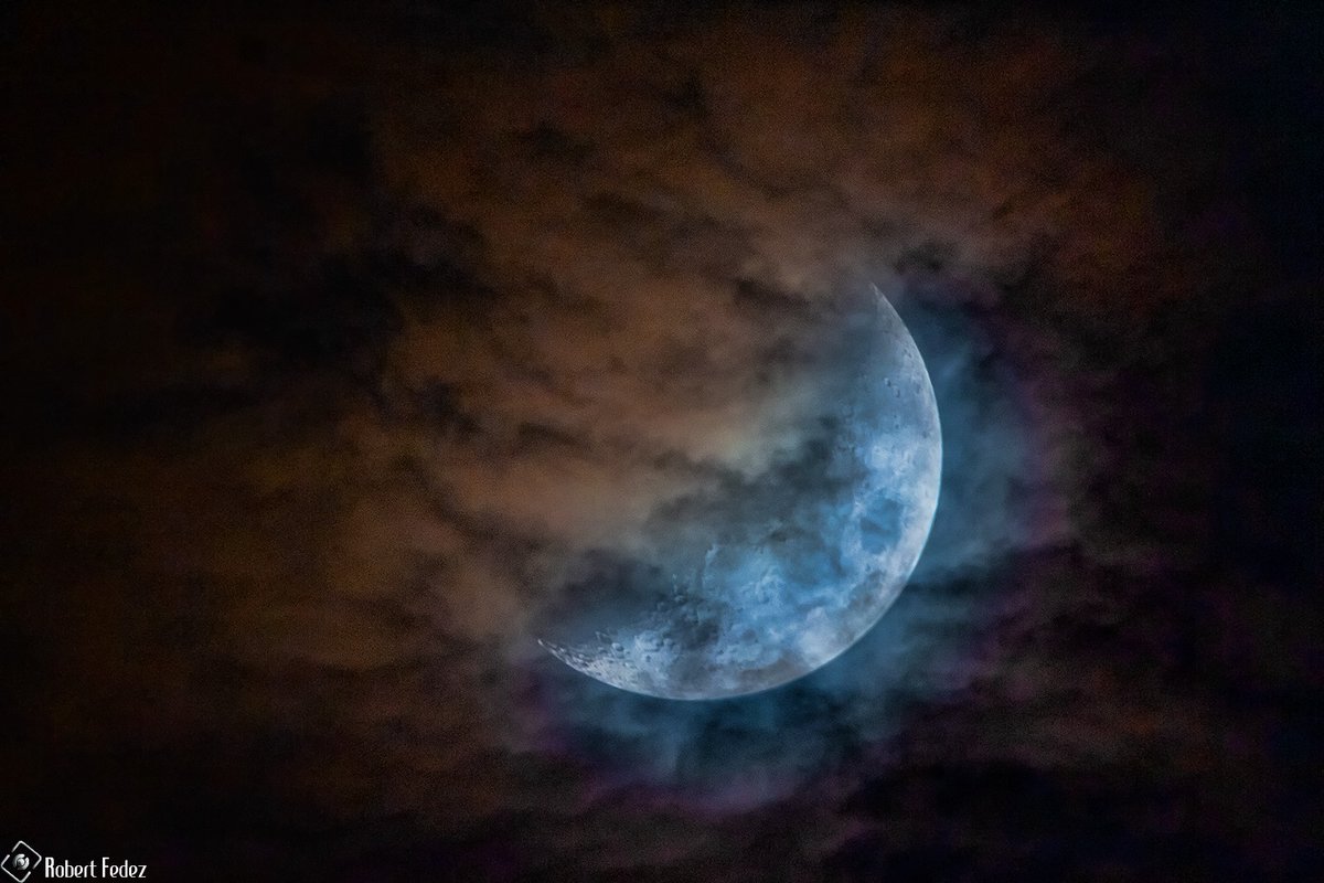 Tvmos_'s tweet photo. #Viral Espectaculares imágenes de la Luna, capturadas por el fotógrafo mexicano Robert Fedez ��🌜 🌝  🌛  🌔

📷 Robert Fedez
​
#luna #fotografia https://t.co/TVlBb3RZXN