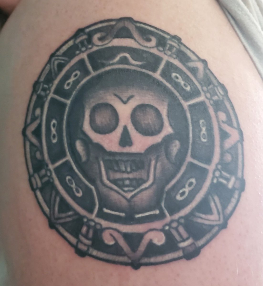 CaptxSchmidty's tweet photo. Sorry...I've been on a little hiatus for awhile but I'm back with some more pirate facts this week!! Until the first one, here's a tattoo I just got finished a couple days ago!!

#piratefacts #tattoo #piratetattoo https://t.co/MQyRMvp85i