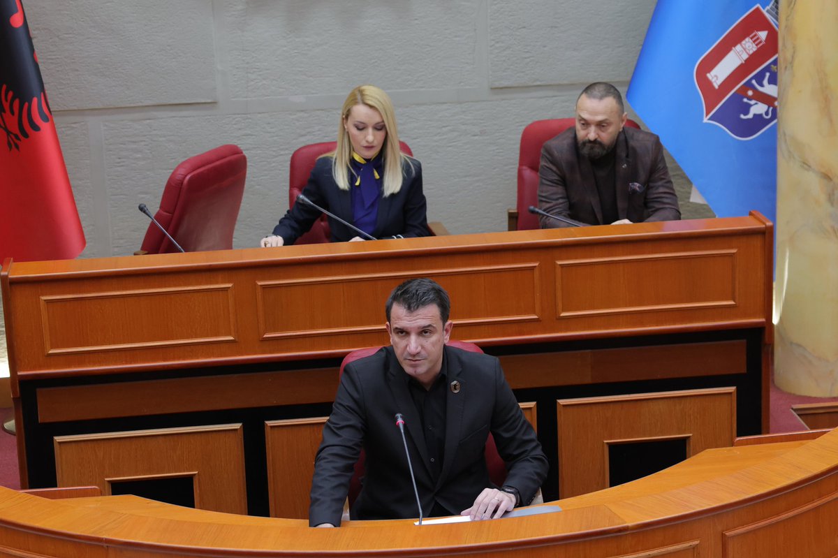 erionveliaj's tweet photo. With a unanimous vote, @CityOfTirana Council approved the naming of "Free Ukraine" street in Tirana 🇦🇱❤️🇺🇦

The sign is up now

The street runs through an embassy row, where 4 Embassies: Ukraine, Russia, Serbia and Kosova, are located

All will live/work in a Free Ukraine address https://t.co/XRklyjfBjN