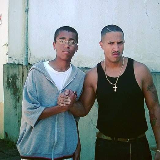 TimidoGamer's tweet image. Mano Brown estará no podpah hoje.
Muito louco que eu tenho pensando nisso o dia inteiro e nervoso como se eu fosse falar com ele! Hahaha

Inclusive, essa foto com ele, de 2005 é uma relíquia.