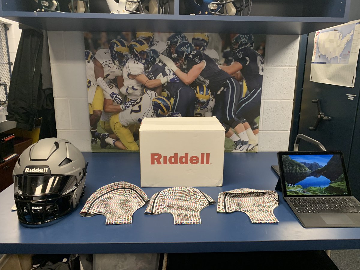 The #Axiom platform has landed 🚀 🚀 in @UDBlueHens country. Big things coming for @DelawareFB @DelawareEQ ….#TheRiddellDifference on full display @RiddellSports @BMonica54 @ryancarty10