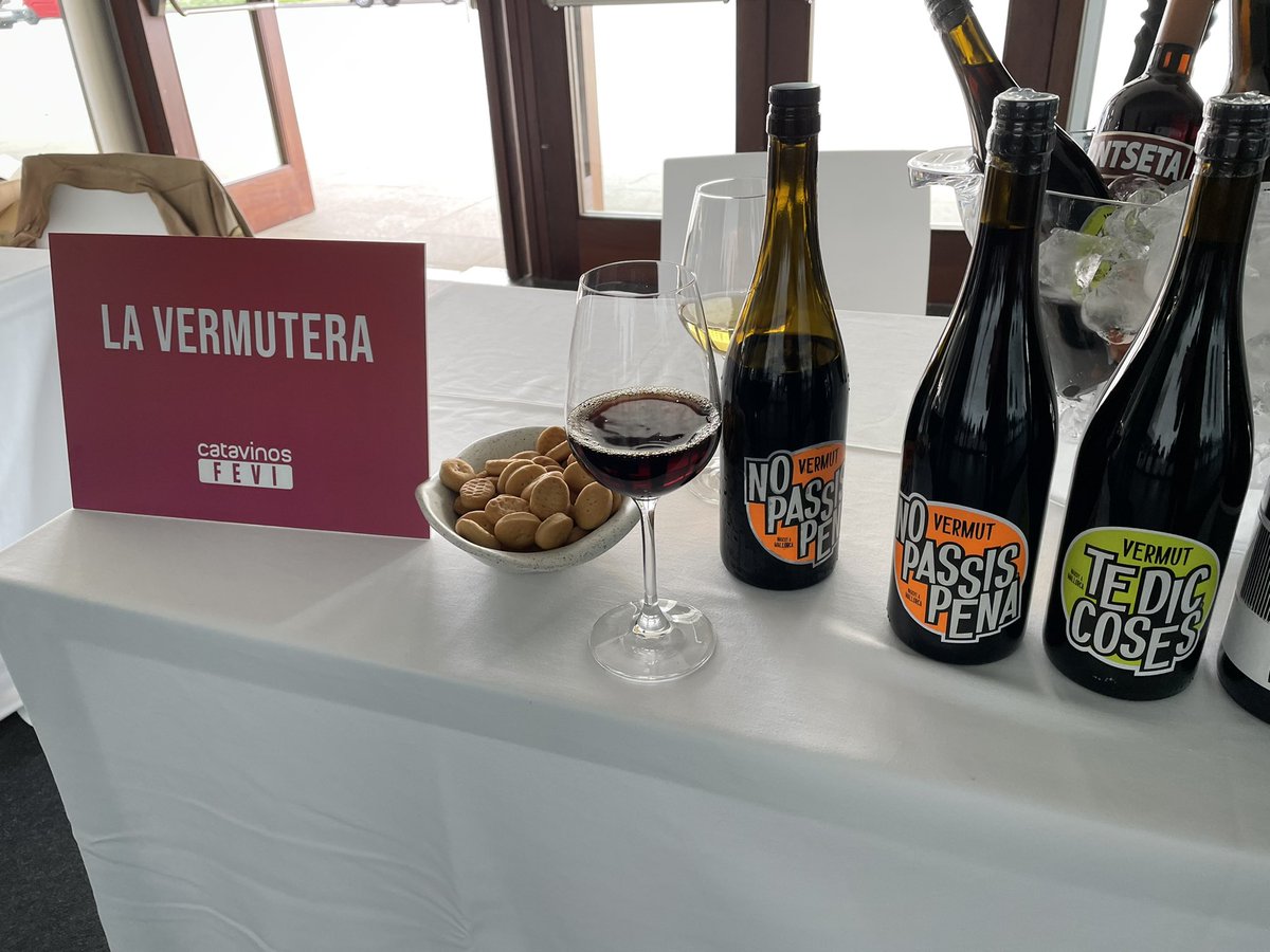 Qomomolo's tweet photo. Gracias Daniel de @Catavinos por ofrecernos la posibilidad de disfrutar de este evento y a nuestros amigos de @La_Vermutera 🔝🔝🍷🍷

Festival del Vino de Mallorca

#palaudecongresos #Palma #Mallorca https://t.co/tMq8IPDfFT