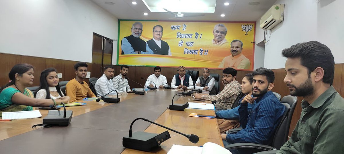sudhirkumar0106's tweet photo. नमो सेवा केंद्र के संचालकों की भाजपा दिल्ली प्रदेश के कार्यालय में बैठक की कुछ झलक
@Neerajtiwari510 https://t.co/CF3wyQSuYA
