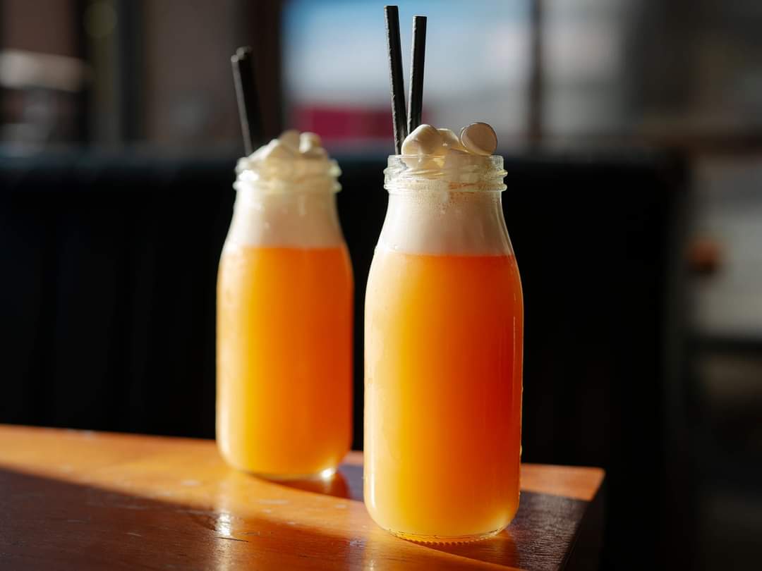 MALLOW OUT 🤤

This boozy sweet cocktail combines vodka, coconut creme, grapefruit juice, pineapple juice, marshmallow syrup and marshmallows.

2-4-1 👊