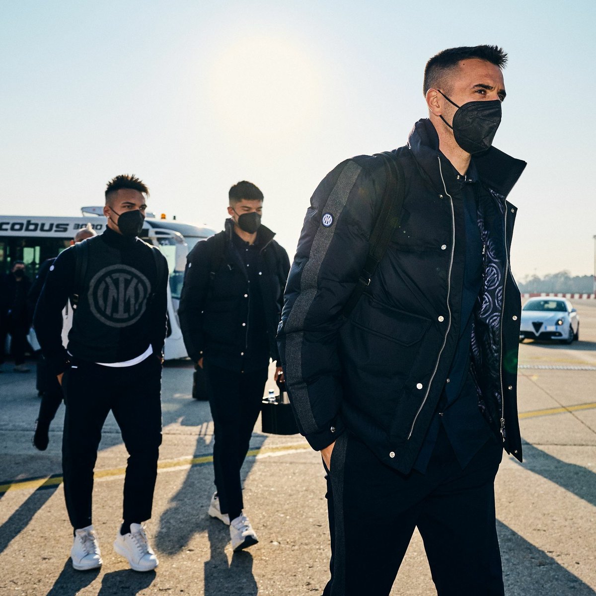 Inter_en's tweet photo. 📷 | DEPARTURE
Nerazzurri jet off to Liverpool ✈️
More pics 👉https://t.co/suJmSTWEVc
#ForzaInter #LiverpoolInter #UCL https://t.co/1RpnKZ1Rcj