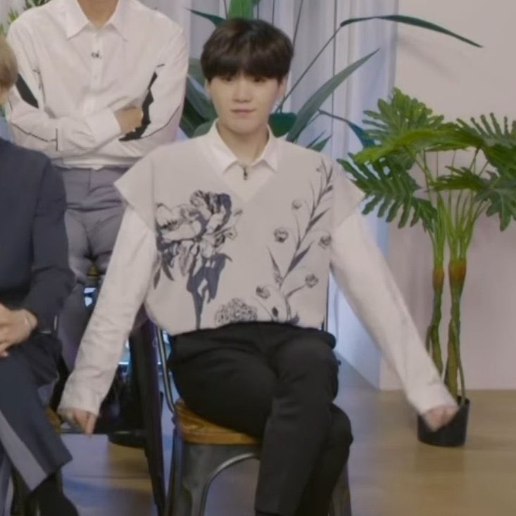 yooncatfiles's tweet image. give him what he wants 😠 #suga