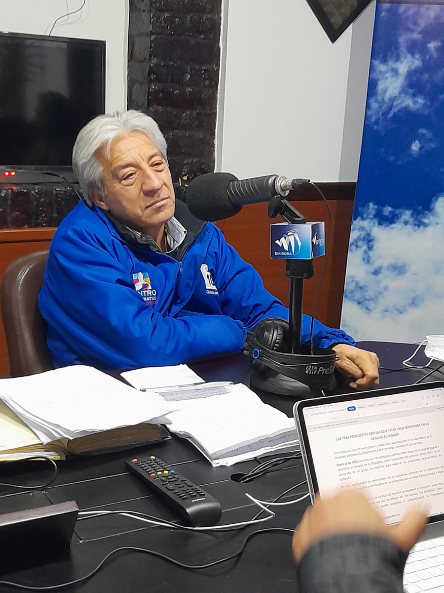LeoCesarDiago's tweet photo. En este momento estamos en @emisoramariana contándole a los oyentes nuestro proyecto político, lo que deseamos para #Bogotá. Haremos control político e impulsaremos la cuidad. #GranDebate 
#DiagoALaCámara #CentroDemocrático107 https://t.co/ZYF65bp4Yc