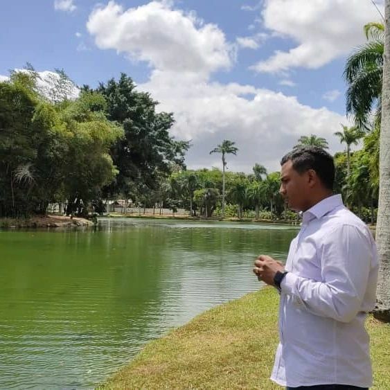 CarlosMaga27's tweet photo. ¡Feliz inicio de semana! Sigamos adelante aprendiendo de nuestro pasado sin dejar de preparándonos para el futuro, y con optimismo, viviendo al máximo nuestro presente. ✌🏽🇻🇪

.
.
.
.

#CarlosMagallanes #Venezuela #Caracas #redessociales #rebeldíabicenten… https://t.co/dwa3GcjGKB https://t.co/DOmWlpa7md