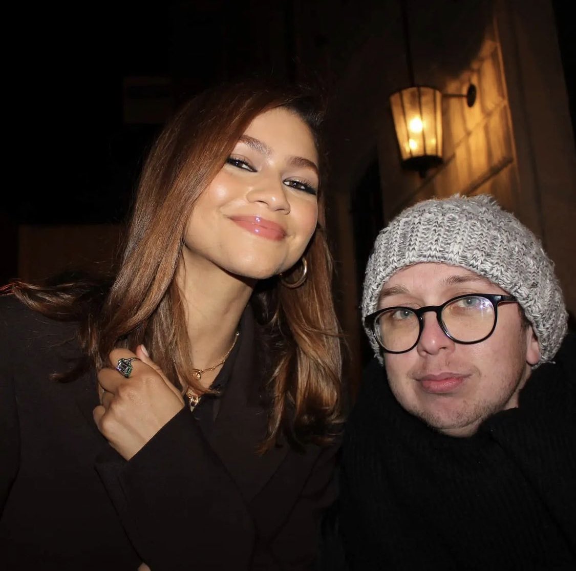 Zendaya Updates on Twitter: "Zendaya with a fan last night in Paris.…