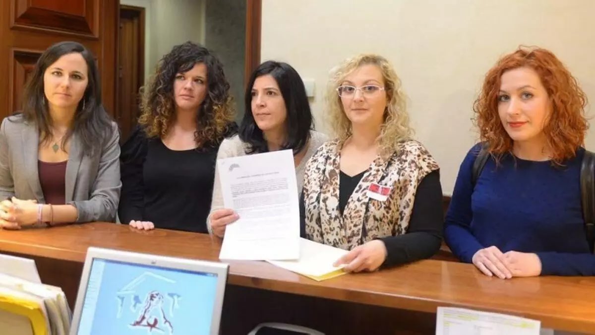Miguelmito's tweet photo. @ionebelarra Meter en el congreso a María Sevilla parece que también es el camino. Hoy entra en prisión, allí también la vas a acompañar? #esonoesfeminismo #infancialibre https://t.co/ly79tf3CFq