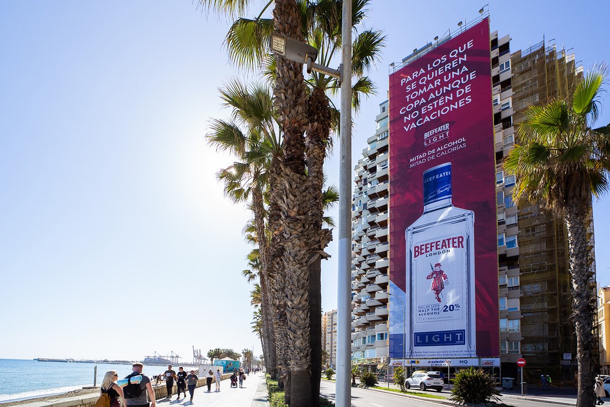 exterior21's tweet photo. Beefeater Light, mitad de alcohol, mitad de calorías. https://t.co/Hllljk1ZMF