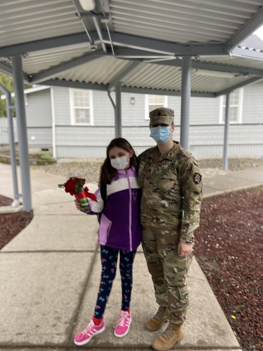 LKMSLightning's tweet photo. WELCOME HOME Specialist Griffin. Thank you for letting us share the joy in your family reunification! We appreciate your service! #YCS #MilitaryConnected #StudentCentered https://t.co/PRMiYefYFA
