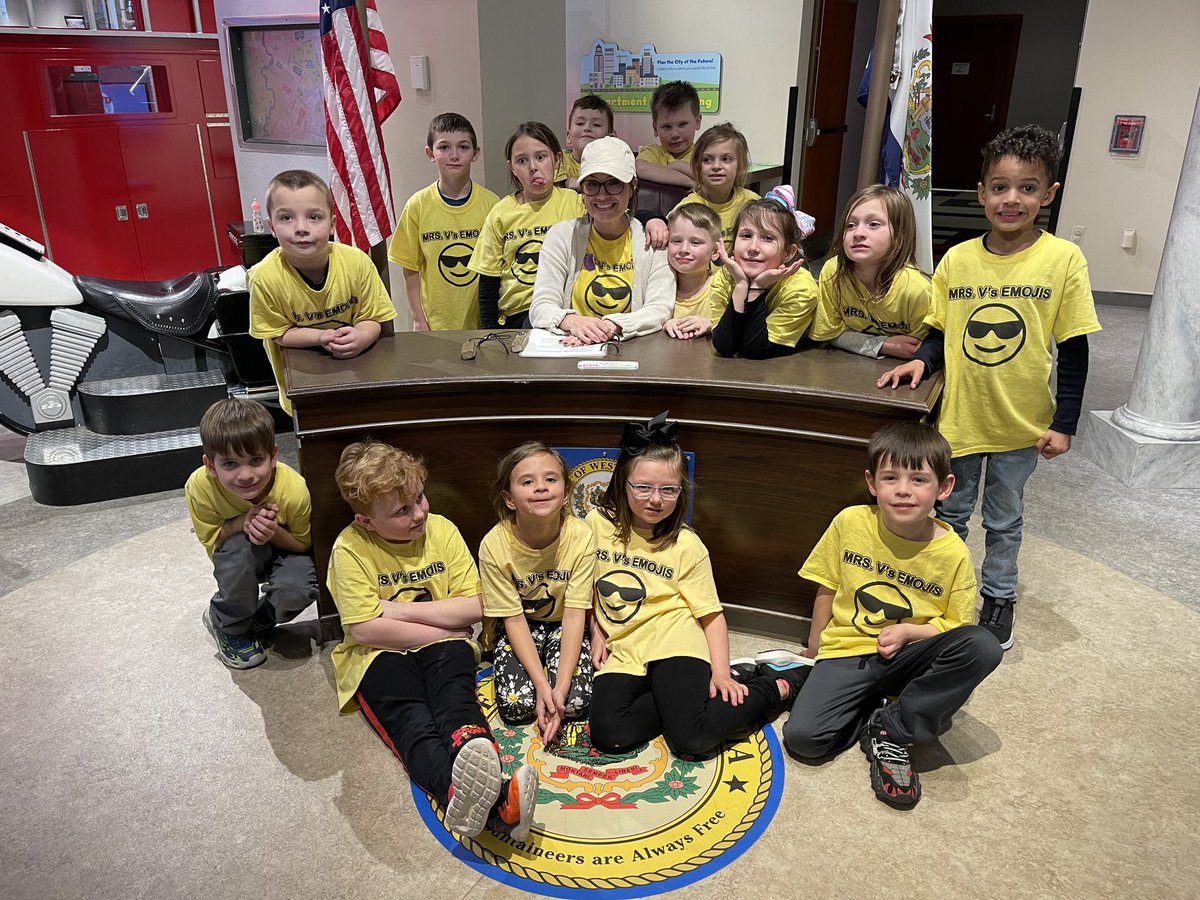PutnamWVSchools's tweet photo. Conner Street Elementary first graders took a field trip to the Clay Center and had TONS of FUN with hands-on learning! Conner Street Braves at their BEST! #CSELeaders❤️learning! #PutnamProud https://t.co/fnDBMht7dI