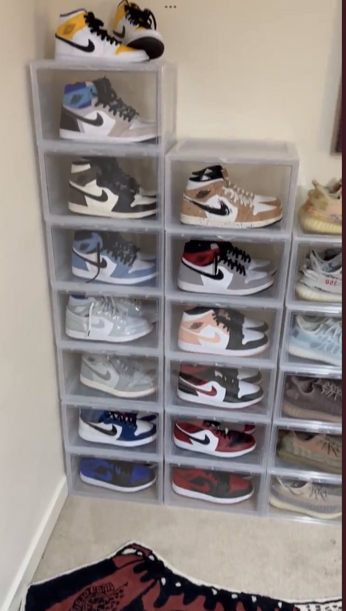 BoyoBen's tweet photo. @MasterJockPromo @AlphaGodAlex Empty house in #Norwich boys Let’s take what’s ours #norwich #jordans #tractorboys https://t.co/Ov4npZr5Ww
