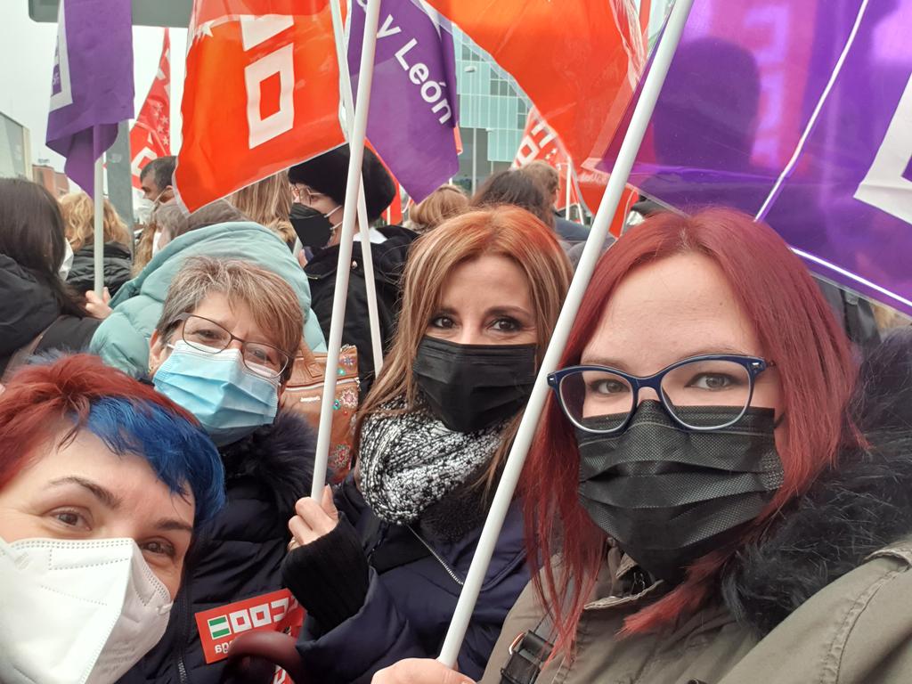 laBely90's tweet photo. @jovenesfssccoo Desde Málaga tmb la apoyamos
#SoyJovenSoyCCOOsanidad
@jovenesfssccoo https://t.co/3Ko6ZqukLw