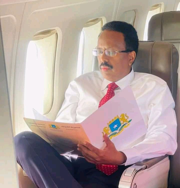 Calibeelle1's tweet photo. M/waynaha umuda soomaaliyeed 
M.c.farmaajo
Markale mudane. https://t.co/gAApuHp9fy