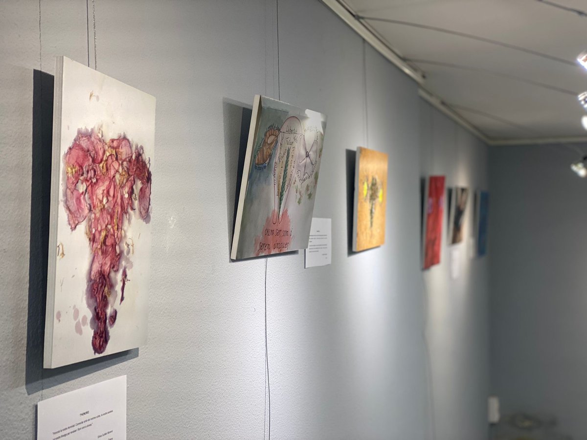 HoPierola's tweet photo. Ja es pot veure l'exposició #menstruart a la Sala Batista, cada tarda de 17.00 a 20.00. Una mostra fotogràfica i artística que trenca el tabú de la menstruació en el marc del programa especial del #8M2022 📸🔴 #acciósocial #ElsHostaletsdePierola https://t.co/vac6moy1gy