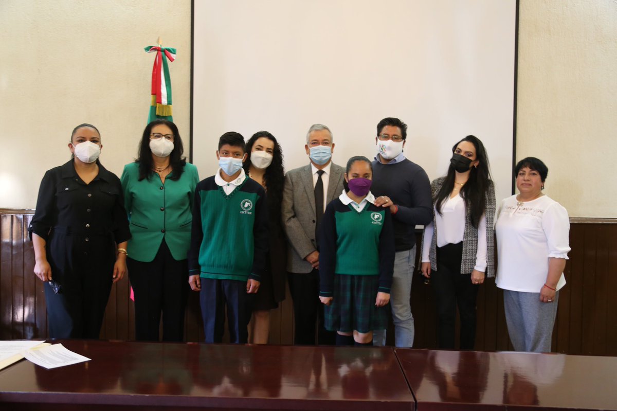 somoscecytem's tweet photo. Seguimos fortaleciendo el aprendizaje de los estudiantes, el día de hoy se llevó a cabo la Firma de convenio de Servicio Social, entre el CECyTEM y el H.Ayuntamiento de Tenango Del Valle.
@ignacio_rubi https://t.co/fYn875htpO