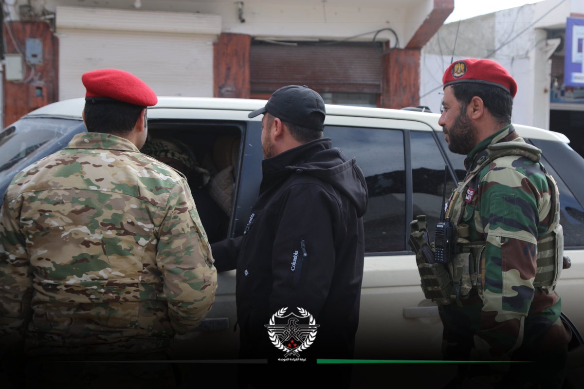 UniLeadership's tweet photo. #غرفة_القيادة_الموحدة
#عزم

انتشار قوّات غرفة القيادة الموحدة-عزم بالتنسيق مع الشرطة العسكرية لضبط الأمن والحدّ من انتشار السلاح العشوائي في منطقة تل أبيض بريف الرقة الشمالي.

https://t.co/BdIrvZlFrU https://t.co/Yh9lww6Jyz