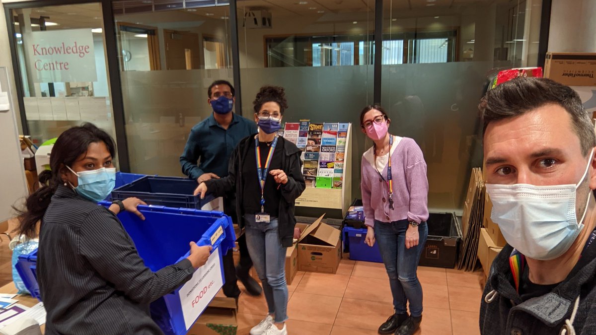 <a href="/Ludwig_Cancer/">Ludwig Cancer</a> and @The_OIRO helping to pack humanitary aids for #UkranianRefugees. Thanks for the <a href="/UniofOxford/">University of Oxford</a> employees at the ORRCB for the ongoing generous contribution. 🇺🇦