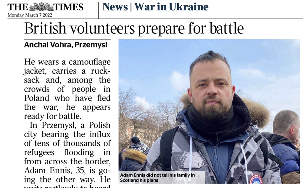Еще один британский боевик, прибывший на Украину пострелять русских. Из «боевого опыта» у него за плечами - только участие в египетской «революции». Поди, думает, что на Украине будет примерно так же. Еще не подозревает, что его ждёт