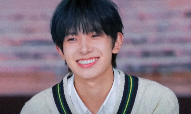 queenmechiekou's tweet photo. never been drawn to someone who's completely stranger to me, only knew his name, a bit of his past stories but never the entirety of it, LEE HEESEUNG, u might be just an artist &amp; I might be just a fan but u were a source of an epoch of happiness. 
YOU HAVE US HEESEUNG
#HEESEUNG https://t.co/tWp4qc7GpW