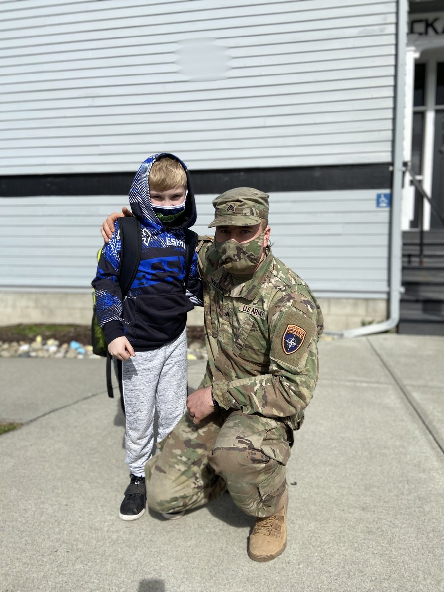 LKMSLightning's tweet photo. WELCOME HOME Sargent Wilding. Thank you for letting us share the joy in your family reunification! We appreciate your service! #YCS #MilitaryConnected #StudentCentered https://t.co/Cjn0hvuL2s