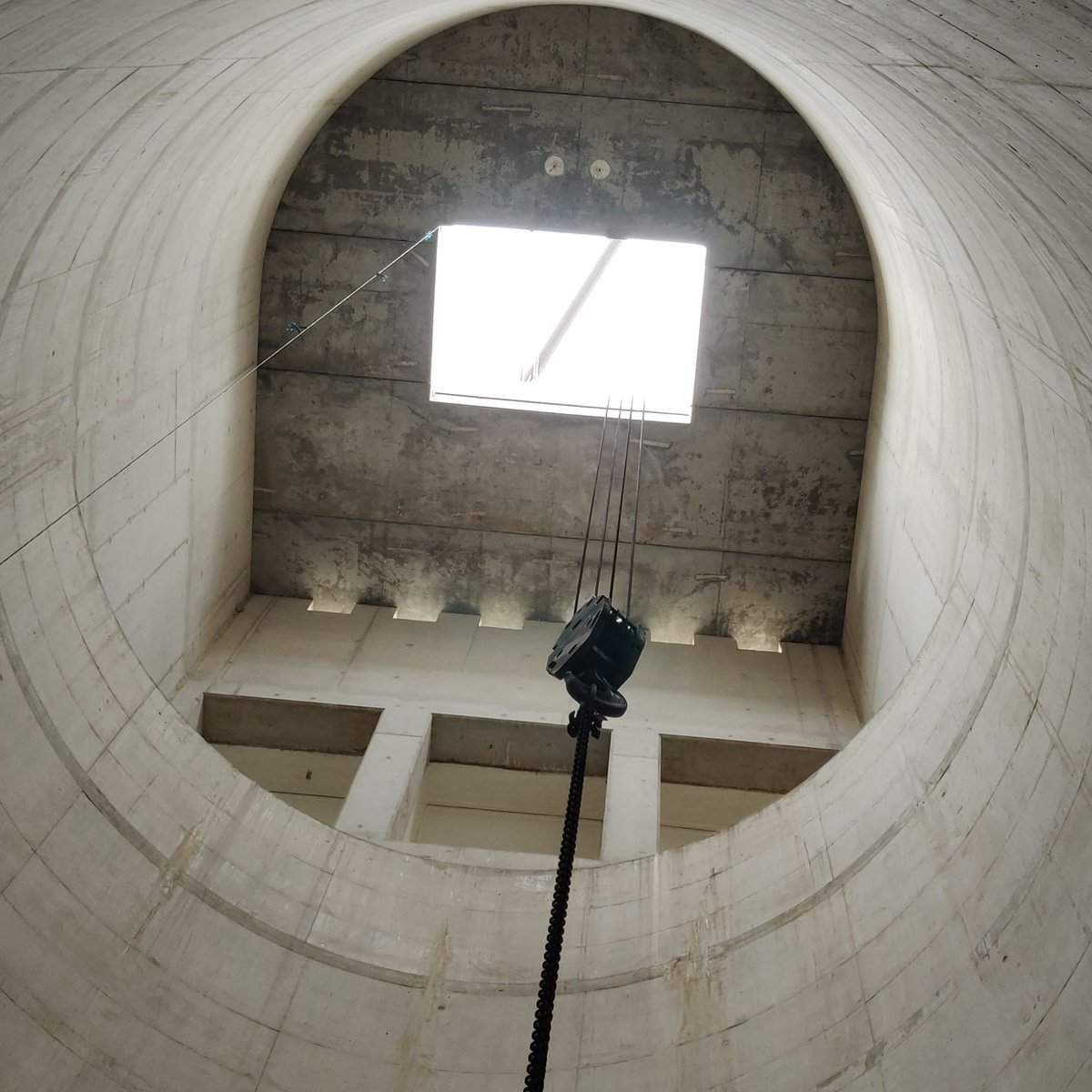 TunnelEngineer1's tweet photo. Reception shaft after completion of secondary lining in Storm Tunnel project in London.

#construction #tunnel #tunnelling #tunnelengineering #tunnelengineer #tunneling #London #tunel https://t.co/fsbUnAEphm