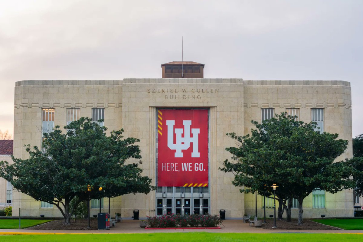 uhretailing's tweet photo. In a recent @TheDailyCougar article, UH Retailing's e-tailing was highlighted as a specialty academic minor at @UHouston that students may find applicable to a variery of careers.
The Cougar - https://t.co/bQfrjul9wP #uhretailing #uhcot #etailing #thedailycougar https://t.co/3cGdLgO94g