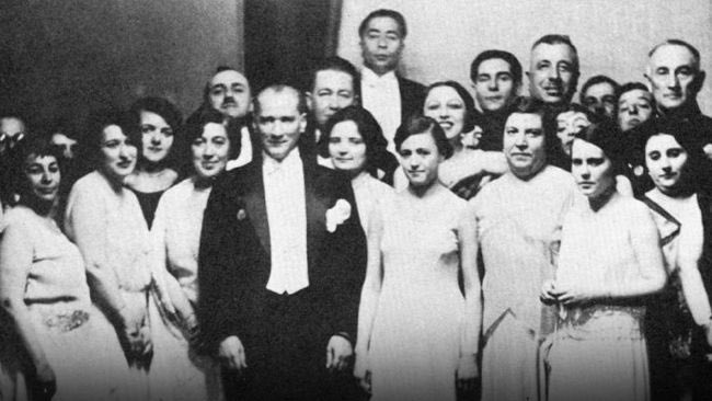 CryptoWolfManTR's tweet photo. “Şuna inanmak lazımdır ki, dünya üzerinde gördüğümüz her şey kadının eseridir.” 

Mustafa Kemal Atatürk
#8MartDünyaKadınlarGünü https://t.co/GGMLZbTWeR