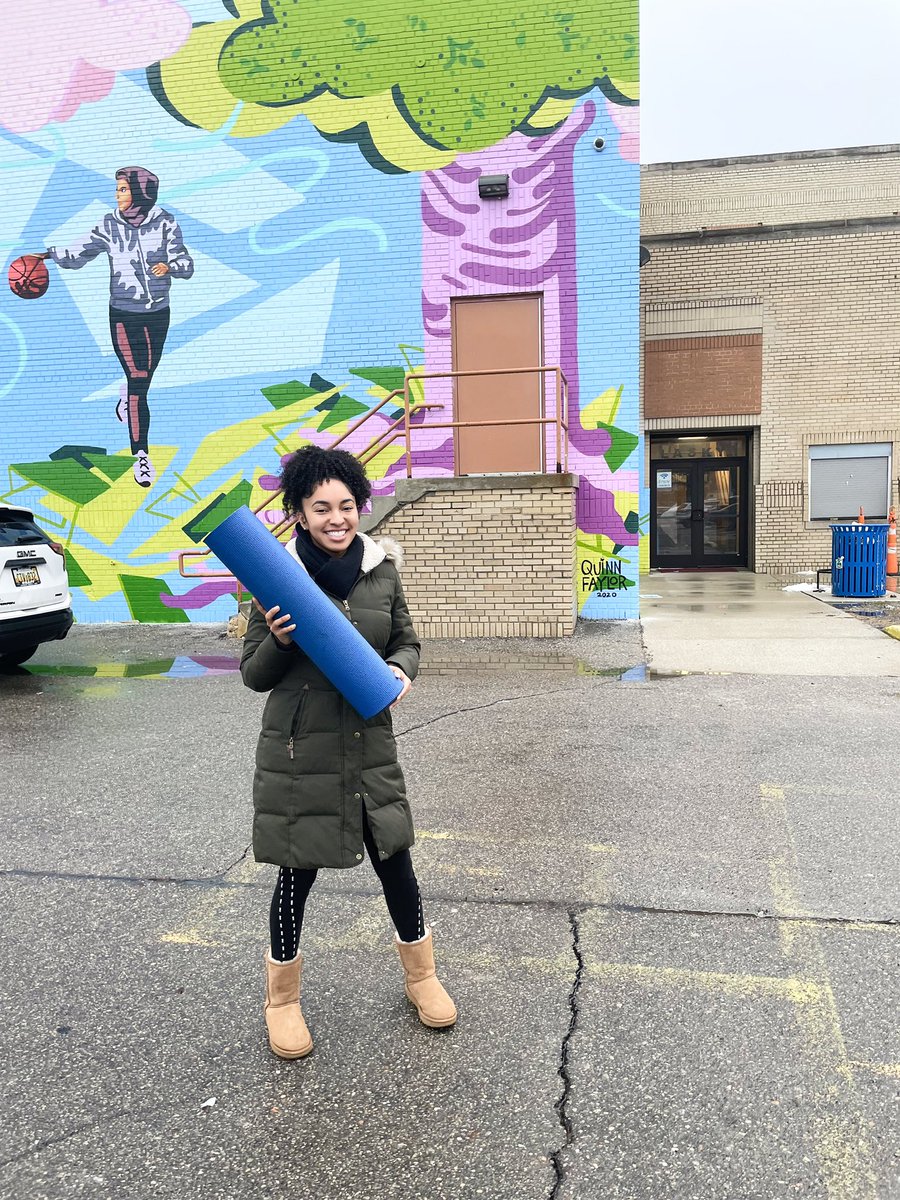 Grab your mat and join the @yoganicflow team at Lasky Recreation Center tonight at 6pm 😆🧘🏾‍♀️✨ 

Class is FREE & guided by Nyeesha! @detroitparksrec Memberships are only $10 for the entire year & Free for seniors!

#freeyoga 
#DetroitYoga 
#YoganicFlow 
#CommunityYoga