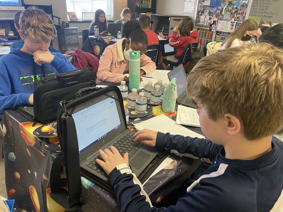 KristaMBender's tweet image. Publishing Day! Do you agree with the reclassification of Pluto as a dwarf planet? 🌎 🚀 ☀️ 

@Shelbyedk12alus @OMIS_Eagles #opinionwriting #argumentwriting #writingprocess