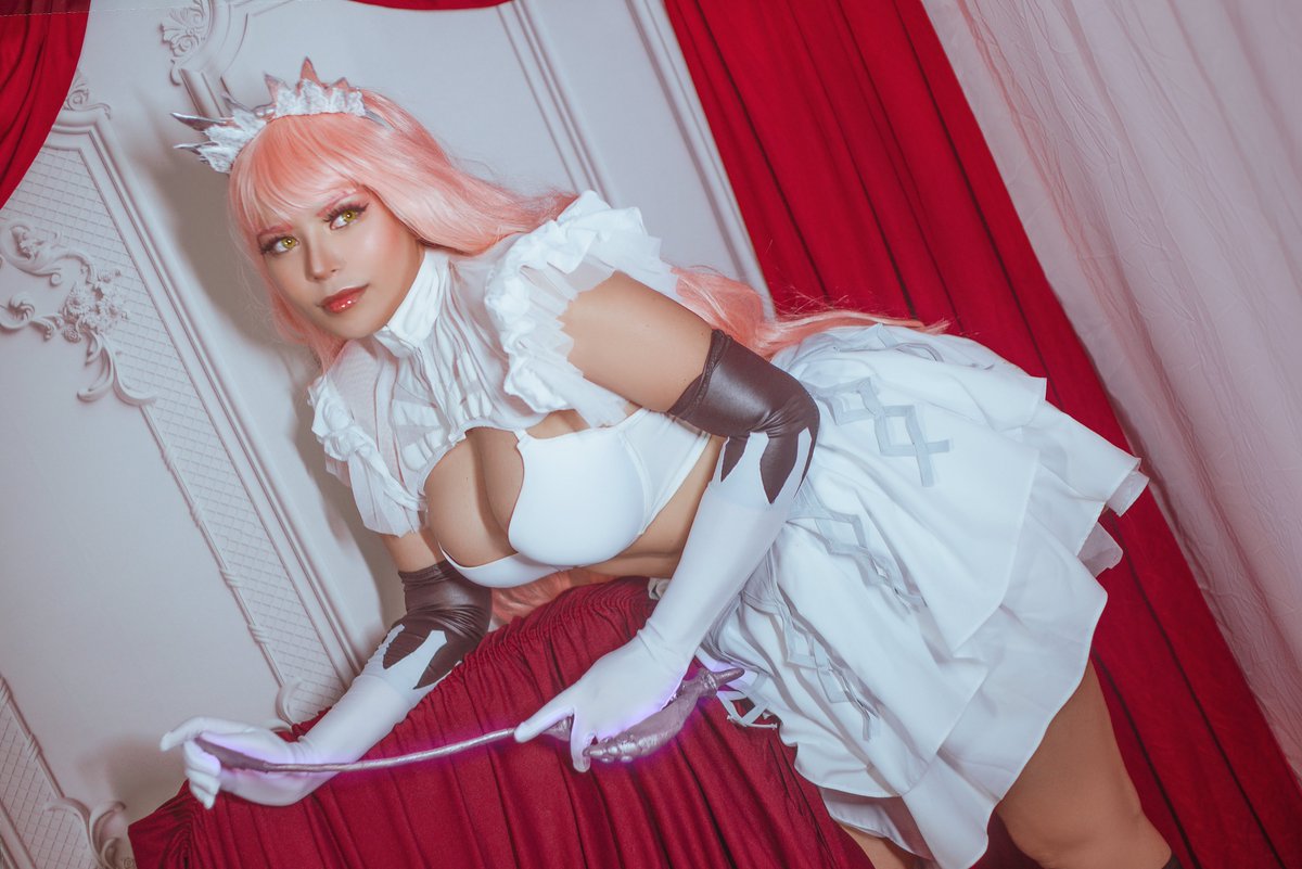 Welcome to my new page! Will be posting my art here and also daily life, maybe. First post is my newest cosplay, Medb from Fate Go, never posted here in twitter before. I hope I can reach more people here <3 photos by @ gabrielleeccard